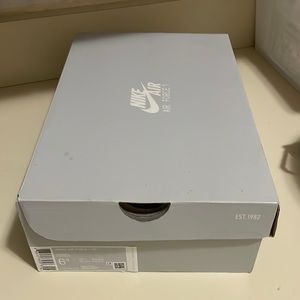 Nike Air Force 1 empty box